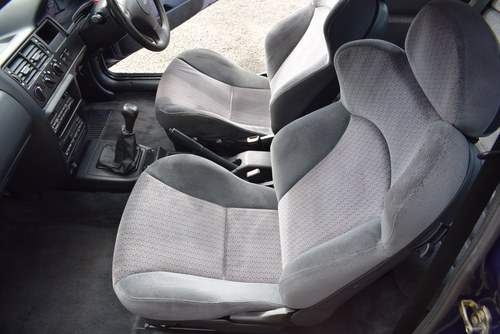 1993 Ford Escort XR3i till salu (bild 28 av 103)