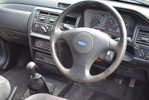 1993 Ford Escort XR3i till salu (bild 23 av 103)