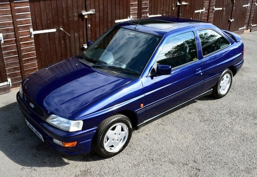 1993 Ford Escort XR3i till salu (bild 5 av 103)
