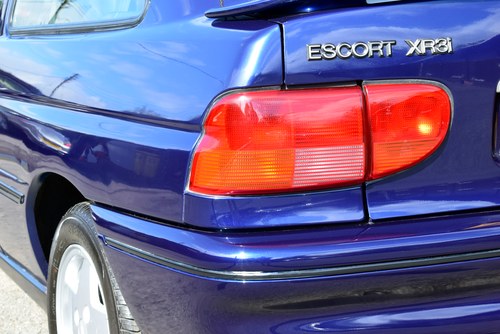 1993 Ford Escort XR3i till salu (bild 58 av 103)