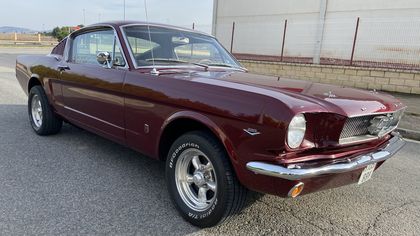 1965 Ford Mustang V8 (4-speed Manual)