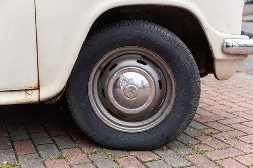 1996 Hindustan Ambassador à vendre (picture 27 of 210)