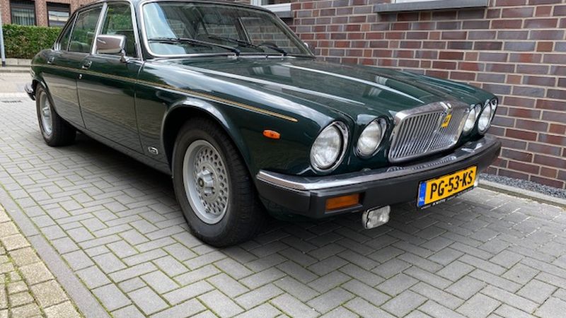 1986 Jaguar XJ12 Sovereign For Sale (picture 1 of 47)