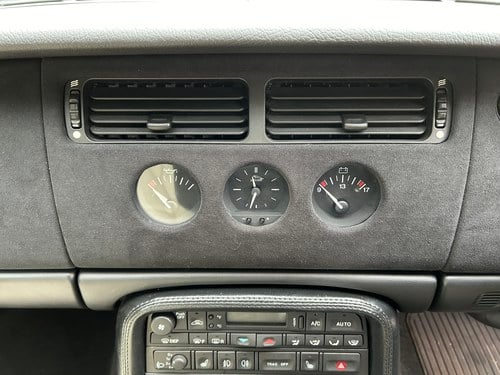 1999 Jaguar X100 XKR Paramount Grand Prix 450 In vendita (immagine 75 di 387)