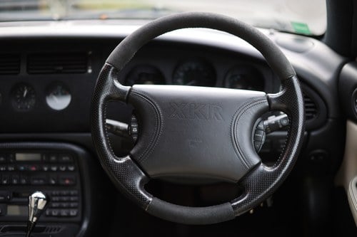 1999 Jaguar X100 XKR Paramount Grand Prix 450 In vendita (immagine 48 di 387)