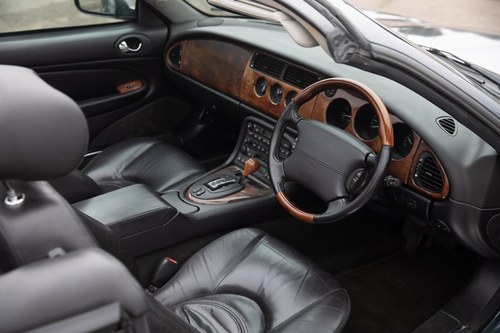 2001 Jaguar XKR Te koop (foto 56 van 149)