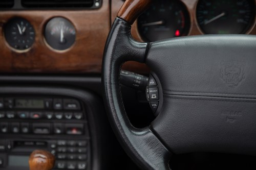 2001 Jaguar XKR Te koop (foto 46 van 149)