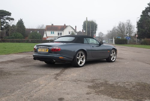 2001 Jaguar XKR Te koop (foto 7 van 149)