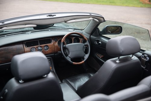 2001 Jaguar XKR Te koop (foto 70 van 149)