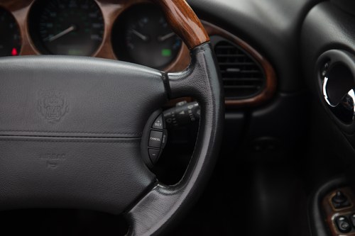 2001 Jaguar XKR Te koop (foto 45 van 149)