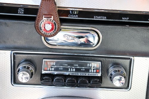 1964 Jaguar E-Type Series 1 FHC For Sale (picture 32 of 109)