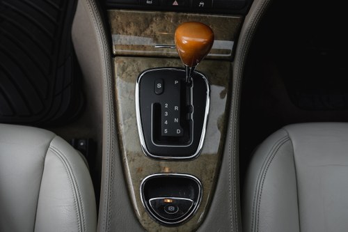 2003 Jaguar S Type 4.2 SE à venda (imagem 36 de 158)