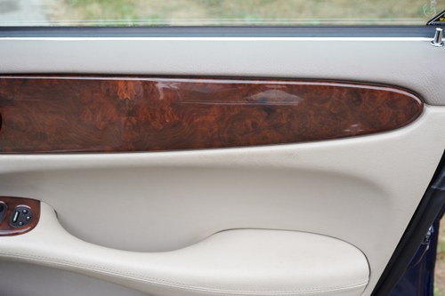 2001 Jaguar Sovereign LWB 4.0 For Sale (picture 19 of 136)