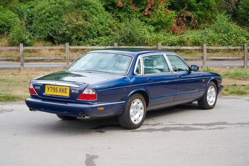 2001 Jaguar Sovereign LWB 4.0 For Sale (picture 9 of 136)