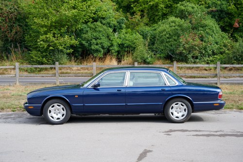 2001 Jaguar Sovereign LWB 4.0 For Sale (picture 2 of 136)