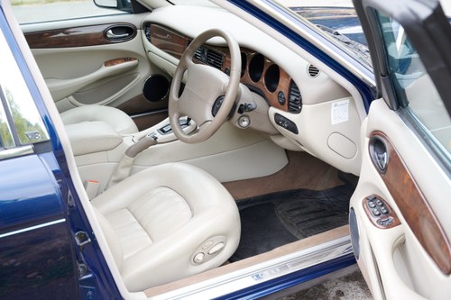 2001 Jaguar Sovereign LWB 4.0 For Sale (picture 17 of 136)