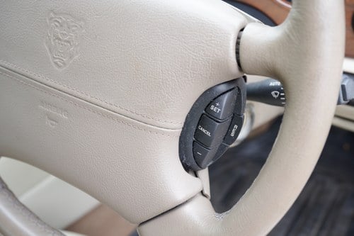 2001 Jaguar Sovereign LWB 4.0 For Sale (picture 25 of 136)