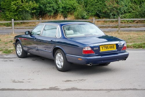 2001 Jaguar Sovereign LWB 4.0 For Sale (picture 11 of 136)