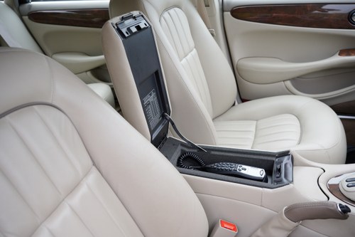 2001 Jaguar Sovereign LWB 4.0 For Sale (picture 35 of 136)