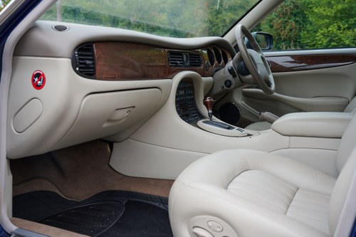 2001 Jaguar Sovereign LWB 4.0 For Sale (picture 44 of 136)