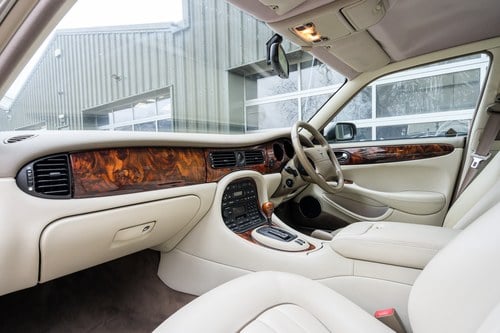 1998 Jaguar X308 XJ8 4litre LWB Sovereign In vendita (immagine 65 di 203)