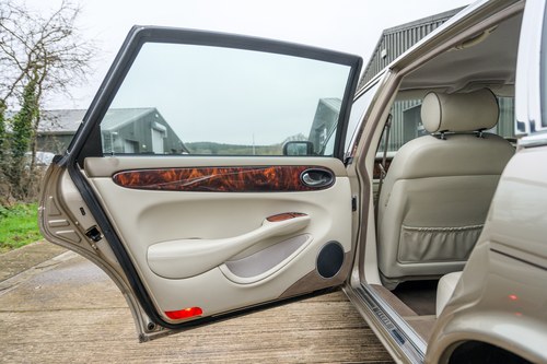 1998 Jaguar X308 XJ8 4litre LWB Sovereign In vendita (immagine 57 di 203)