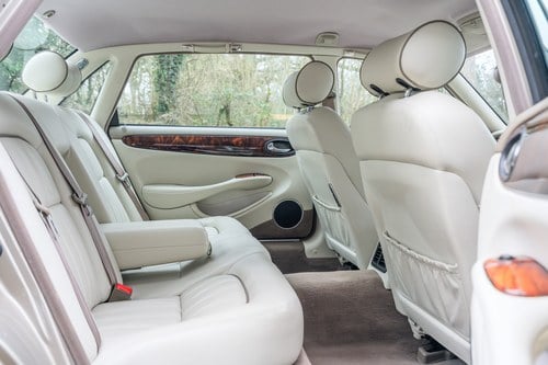 1998 Jaguar X308 XJ8 4litre LWB Sovereign In vendita (immagine 45 di 203)