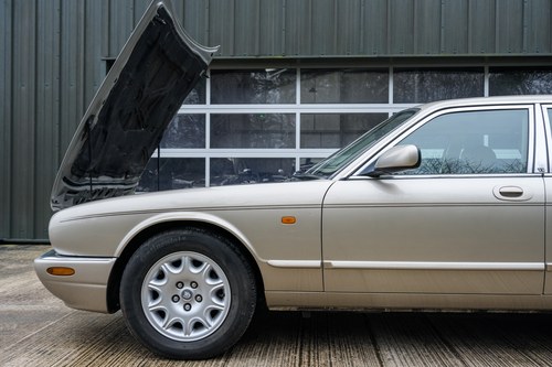 1998 Jaguar X308 XJ8 4litre LWB Sovereign In vendita (immagine 115 di 203)
