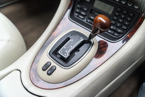 1998 Jaguar X308 XJ8 4litre LWB Sovereign In vendita (immagine 76 di 203)