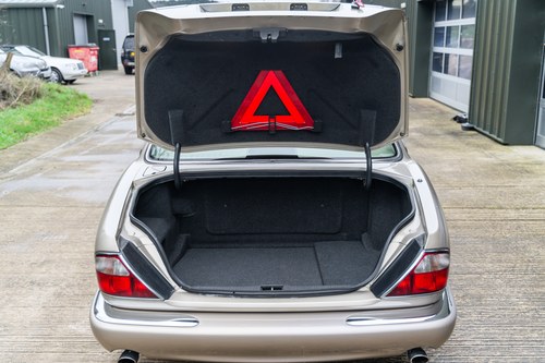 1998 Jaguar X308 XJ8 4litre LWB Sovereign In vendita (immagine 84 di 203)