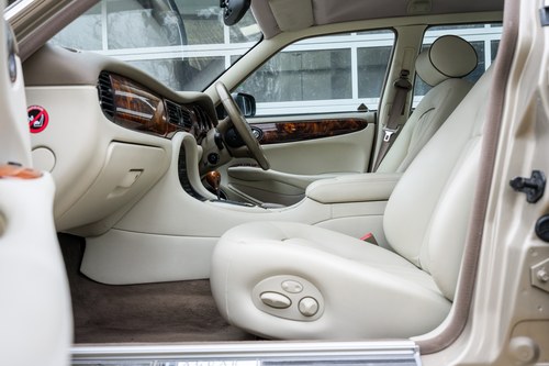 1998 Jaguar X308 XJ8 4litre LWB Sovereign In vendita (immagine 66 di 203)