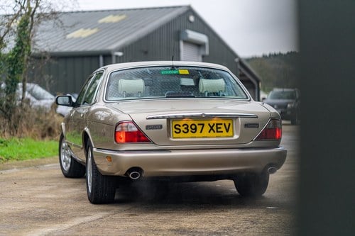 1998 Jaguar X308 XJ8 4litre LWB Sovereign In vendita (immagine 23 di 203)
