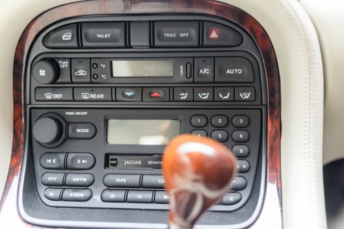 1998 Jaguar X308 XJ8 4litre LWB Sovereign In vendita (immagine 77 di 203)