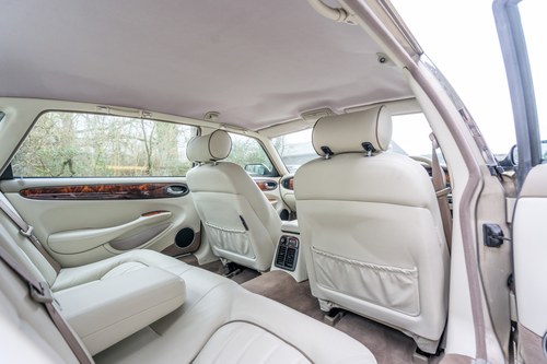 1998 Jaguar X308 XJ8 4litre LWB Sovereign In vendita (immagine 48 di 203)