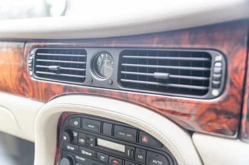 1998 Jaguar X308 XJ8 4litre LWB Sovereign In vendita (immagine 78 di 203)