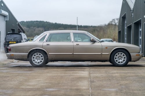 1998 Jaguar X308 XJ8 4litre LWB Sovereign In vendita (immagine 27 di 203)