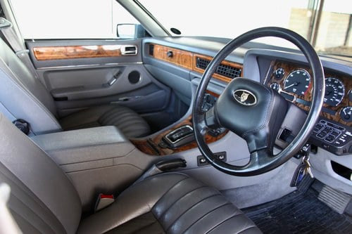 1992 Jaguar Sovereign 4.0 For Sale (picture 34 of 135)