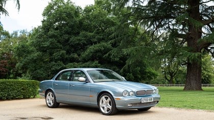 Jaguar XJ V8 (X351)