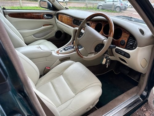 1998 Jaguar XJR X308 For Sale (picture 21 of 90)
