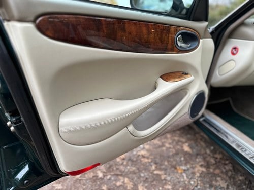 1998 Jaguar XJR X308 For Sale (picture 38 of 90)