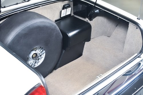 NO RESERVE - 1990 Jaguar XJ-S V12 Convertible (LHD) Te koop (foto 54 van 93)