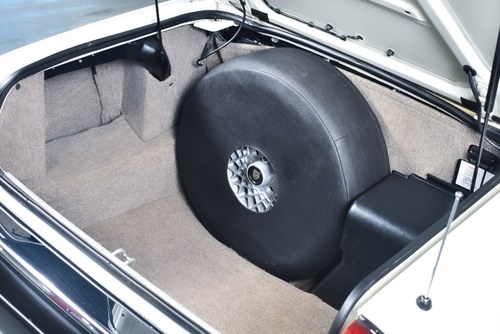 NO RESERVE - 1990 Jaguar XJ-S V12 Convertible (LHD) Te koop (foto 56 van 93)