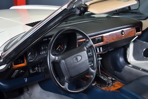 NO RESERVE - 1990 Jaguar XJ-S V12 Convertible (LHD) Te koop (foto 36 van 93)