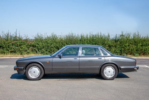 1994 Jaguar XJ12 For Sale (picture 2 of 124)