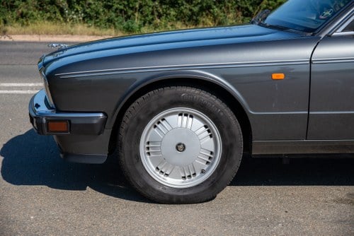 1994 Jaguar XJ12 For Sale (picture 15 of 124)