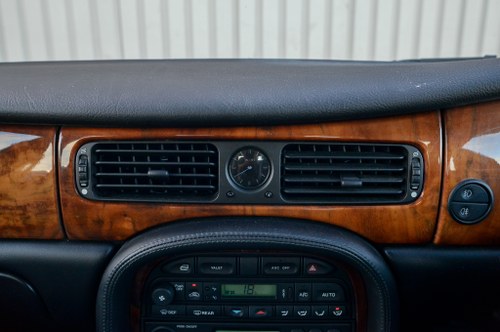 1998 Jaguar XJ8 Auto For Sale (picture 37 of 86)