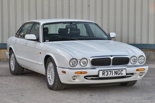 1998 Jaguar XJ8 Auto For Sale (picture 1 of 86)