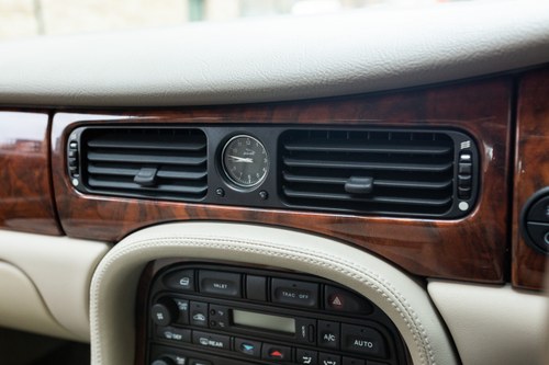 2000 Jaguar XJ8 Auto 3.2L V8 (X308) In vendita (immagine 66 di 230)