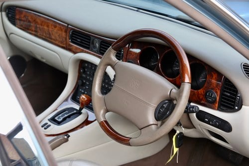 2002 Jaguar XJ8 Executive SE For Sale (picture 22 of 84)