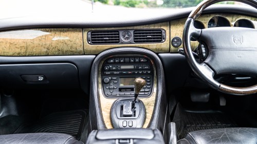 NO RESERVE - 2000 Jaguar XJ8 3.2 Executive zum Verkauf (Bild 29 von 186)